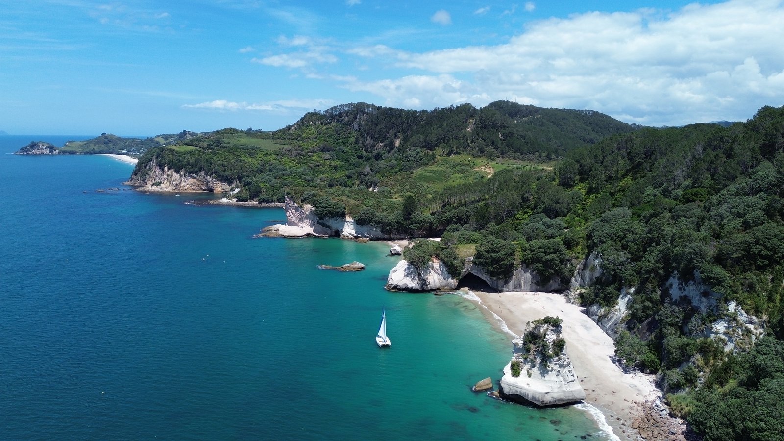 Dernière étape en Nouvelle-Zélande :&nbsp;Cathedral&nbsp;Cove sur la péninsule de Coromandel